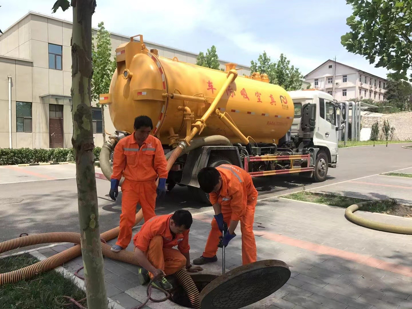 湟源化粪池清理与5-8吨吸粪车施工效率分析